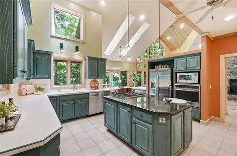 Kitchen - 2892 River End Ct, Sugarcreek Township, OH 45370 photo 4 of 7