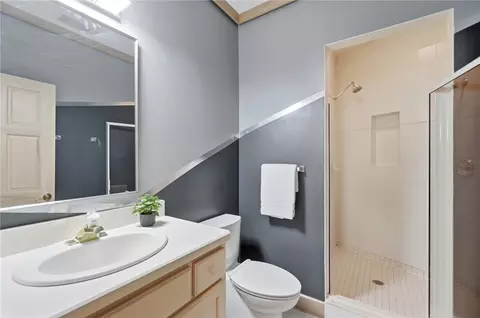 Bath - 2892 River End Ct, Sugarcreek Township, OH 45370 photo 7 of 11