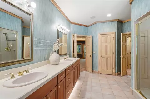Bath - 2892 River End Ct, Sugarcreek Township, OH 45370 photo 3 of 11