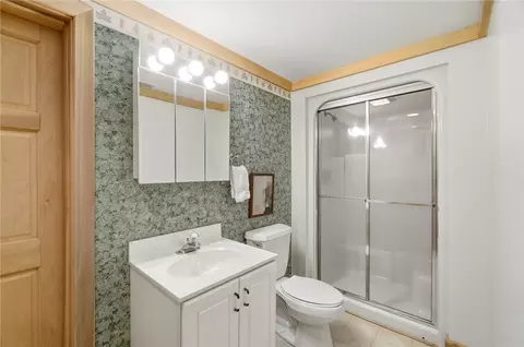 Bath - 2892 River End Ct, Sugarcreek Township, OH 45370 photo 10 of 11