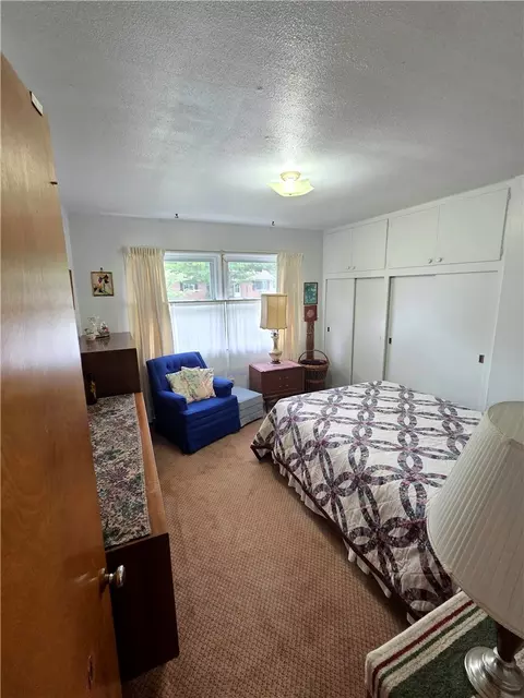 Bedroom - 808 Hollendale Dr, Kettering, OH 45429 photo 2 of 2