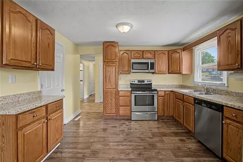 Kitchen - 185 Broadripple Rd, Centerville, OH 45458 photo 3 of 3