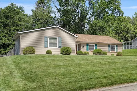 Exterior - 185 Broadripple Rd, Centerville, OH 45458 photo 2 of 9