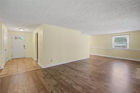Living - 185 Broadripple Rd, Centerville, OH 45458 photo 1 of 2