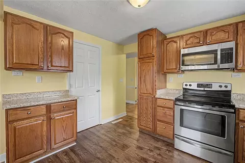 Kitchen - 185 Broadripple Rd, Centerville, OH 45458 photo 2 of 3