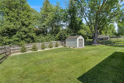 Exterior - 185 Broadripple Rd, Centerville, OH 45458 photo 7 of 9