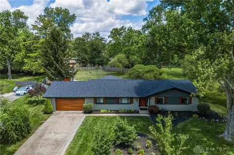 2515 Cross Country Rd, Dayton, OH 45431
