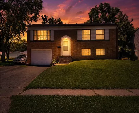 76 Joyce Dr, Fairborn, OH 45324