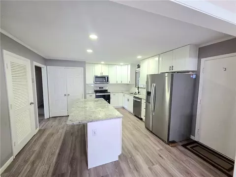 Kitchen - 843 Maxwelton Ln, Centerville, OH 45459 photo 1 of 2