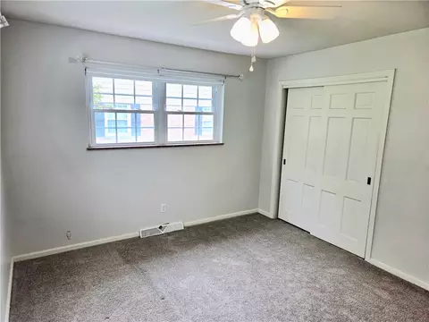 Bedroom - 843 Maxwelton Ln, Centerville, OH 45459 photo 4 of 6