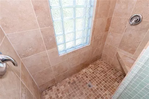 Bath - 2829 Kenview Ave, Dayton, OH 45420 photo 6 of 10