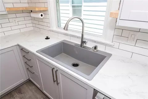 Kitchen - 2829 Kenview Ave, Dayton, OH 45420 photo 4 of 5