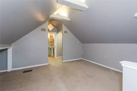 Bedroom - 2829 Kenview Ave, Dayton, OH 45420 photo 8 of 9