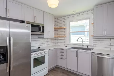 Kitchen - 2829 Kenview Ave, Dayton, OH 45420 photo 3 of 5