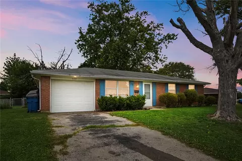 7137 Castlecrest Dr, Huber Heights, OH 45424