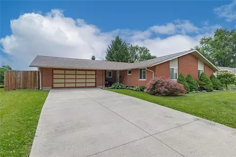 7042 Cliffstone Dr, Huber Heights, OH 45424