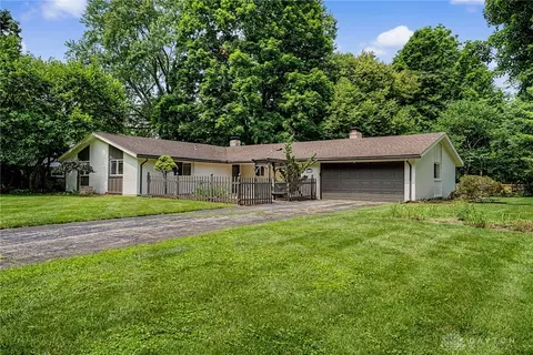 460 Deauville Dr, Dayton, OH 45429