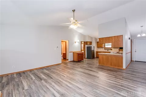 Living - 55 Cherry St, Springboro, OH 45066 photo 2 of 5