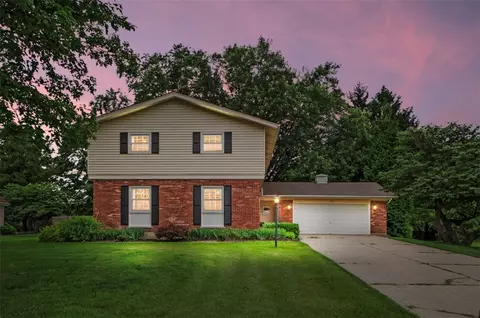 8755 Meadowview Dr, West Chester, OH 45069