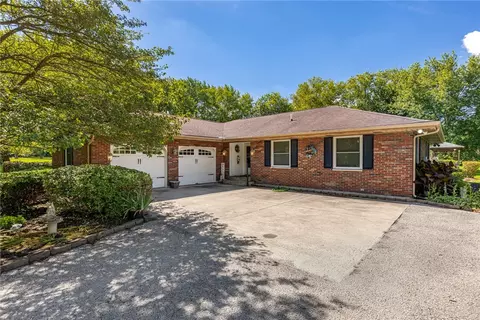 2063 Pekin Rd, Waynesville, OH 45068