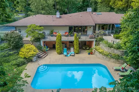6042 Mad River Rd, Washington Township, OH 45459