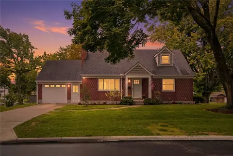136 E Ridgeway Dr, Centerville, OH 45459