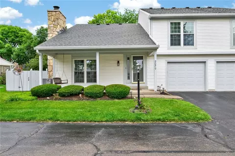 2070 Foxknoll Dr, Centerville, OH 45458