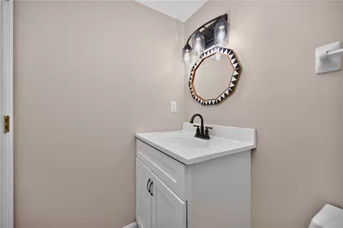 Bath - 2070 Foxknoll Dr, Centerville, OH 45458 photo 2 of 4