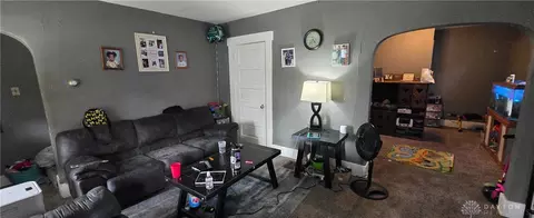 Entry Way - 910 Pine St, Springfield, OH 45505 photo 3 of 6