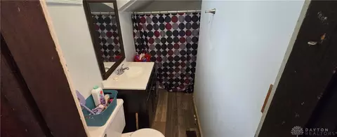 Bath - 910 Pine St, Springfield, OH 45505 photo 3 of 3
