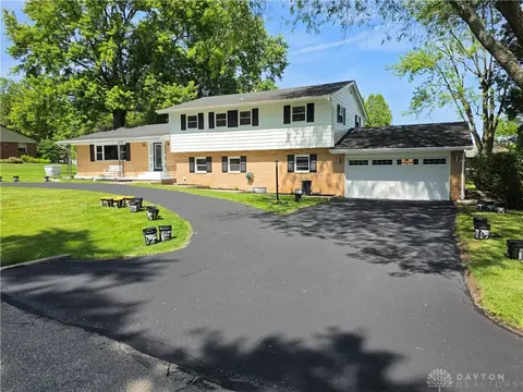 2570 Mardella Dr, Dayton, OH 45434