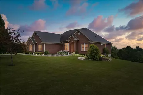 6880 Oakridge Rd, Hillsboro, OH 45133