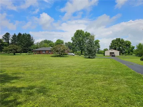 1376 Foust Rd, Xenia, OH 45385