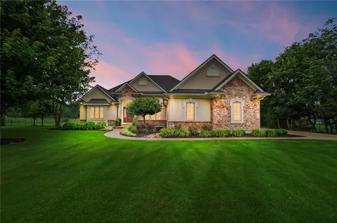 8010 Country Brook Ct, Springboro, OH 45066
