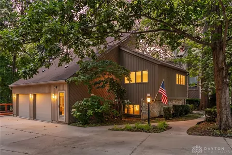 1055 Wilderness Blf, Tipp City, OH 45371