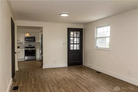 Living - 2943 Imperial Blvd, Springfield, OH 45503 photo 6 of 6