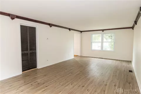 Living - 2943 Imperial Blvd, Springfield, OH 45503 photo 2 of 6