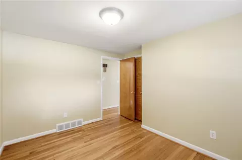 Bedroom - 801 Cushing Ave, Kettering, OH 45429 photo 5 of 7