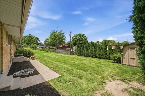 Exterior - 801 Cushing Ave, Kettering, OH 45429 photo 3 of 6