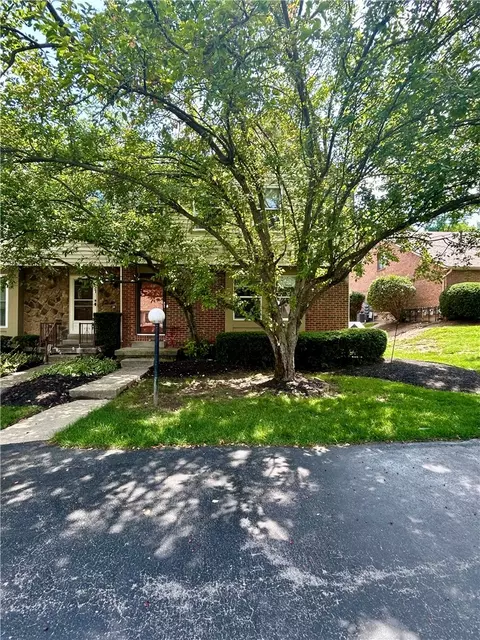 49 Kimwood Dr, Englewood, OH 45322