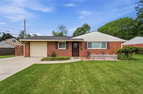 2425 Acorn Dr, Kettering, OH 45419 photo 1