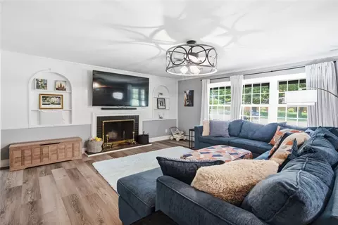 Living - 4909 Bofield Dr, Kettering, OH 45429 photo 1 of 2