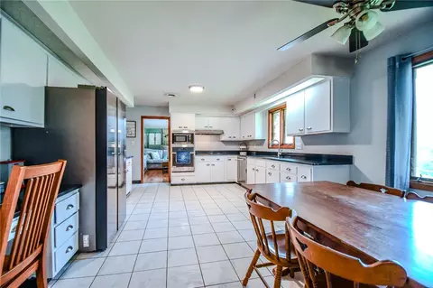 Kitchen - 3290 Ridgeview Ave, Kettering, OH 45409 photo 6 of 6