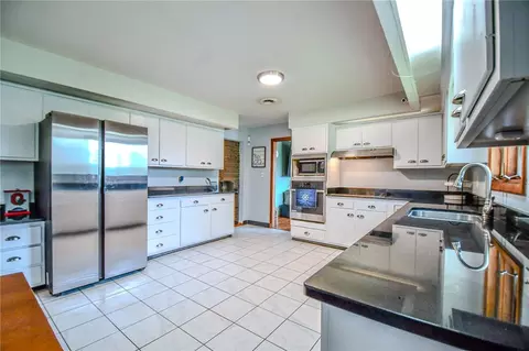 Kitchen - 3290 Ridgeview Ave, Kettering, OH 45409 photo 2 of 6