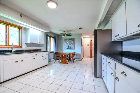 Kitchen - 3290 Ridgeview Ave, Kettering, OH 45409 photo 4 of 6
