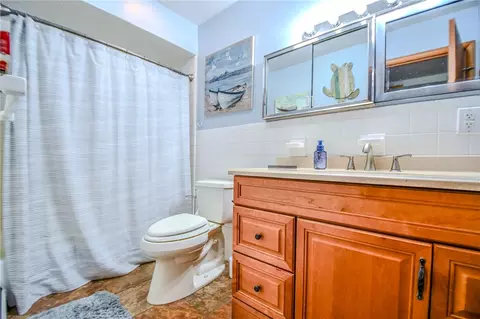 Bath - 3290 Ridgeview Ave, Kettering, OH 45409 photo 4 of 4