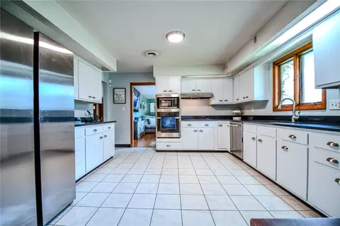 Kitchen - 3290 Ridgeview Ave, Kettering, OH 45409 photo 1 of 6