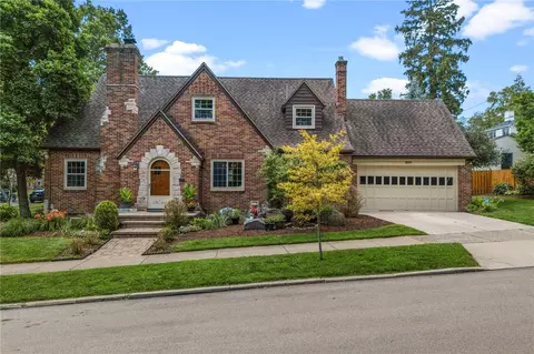 204 Hilltop Ave, Oakwood, OH 45419