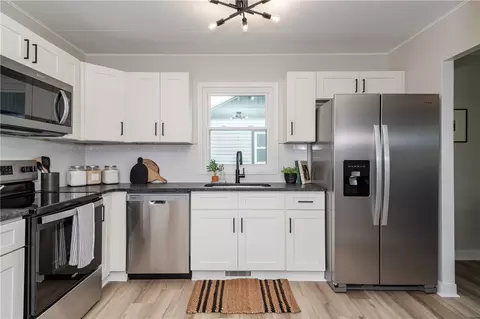 Kitchen - 1000 Mount Joy St, Springfield, OH 45505 photo 5 of 7
