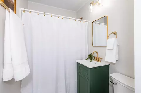 Bath - 1000 Mount Joy St, Springfield, OH 45505 photo 2 of 3